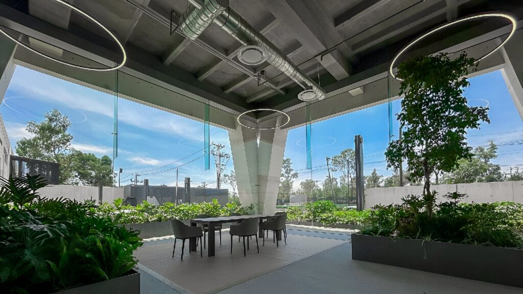 Un espacio corporativo a la altura de tus expectativas Con una ubicación estratégica y de creciente plusvalía, Agwa Bosques cuenta con una excelente conectividad con puntos clave