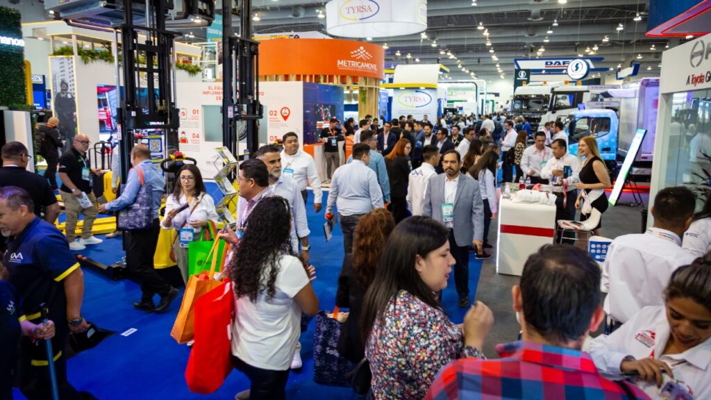 THE LOGISTICS WORLD® | SUMMIT & EXPO: La exposición de Logística, Comercio Exterior y Carga más grande de México y Centroamérica El 2 y 3 de abril, el Centro Citibanamex, Ciudad de México, se pintará de azul con este gran evento, al reunir a los principales actores de la industria.
