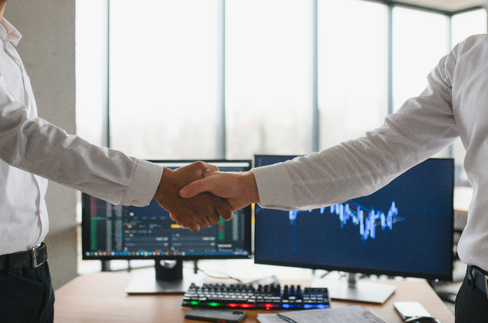 Cómo las Prop Firms Están Revolucionando el Mundo del Trading Profesional Las prop firms y su llegada al mundo del trading. Descubre qué son y qué ventajas ofrecen para ti.