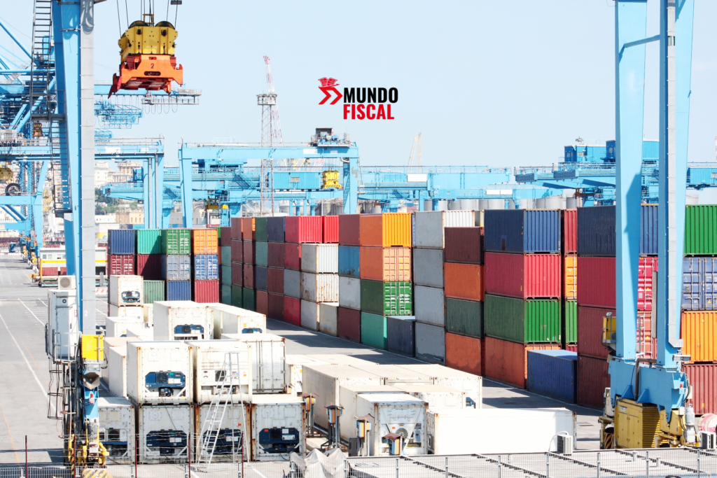 Las exportaciones mexicanas crecieron 32.6% anual en abril de 2026, con fuerte avance de manufacturas y comercio con Estados Unidos.