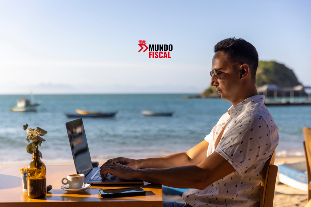 Las empresas mantienen activos sus procesos de reclutamiento durante el verano. Descubre cómo participar en entrevistas sin cancelar tus vacaciones.