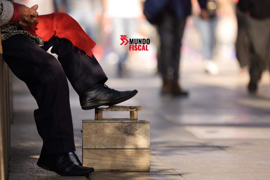 La falta de seguridad social, contratos estables y representación sindical afecta a millones de trabajadores en la Ciudad de México, según un nuevo informe.